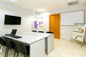 Coworking, sala de reuniones y proyecciones